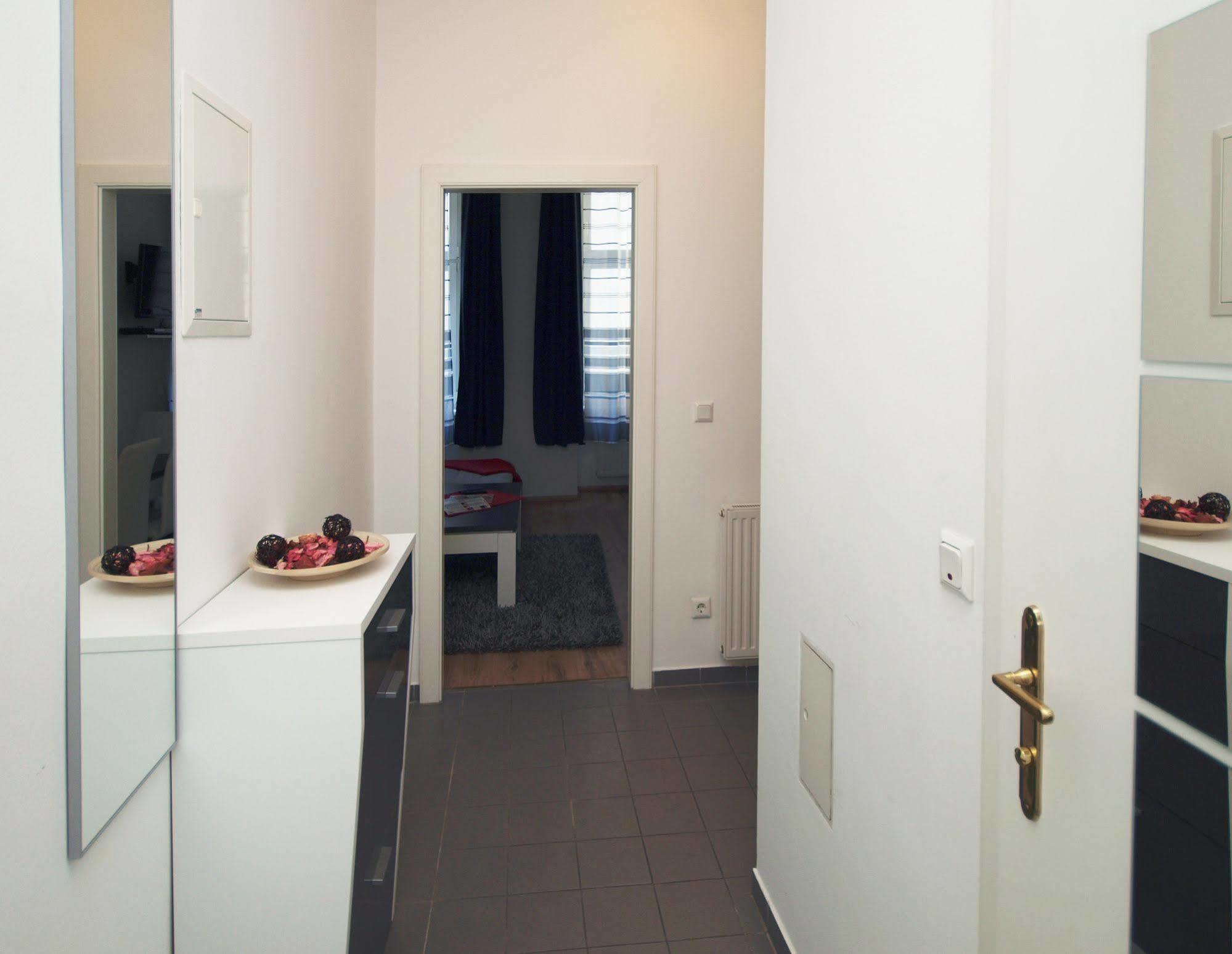Checkvienna - Ruedengasse Apartment ภายนอก รูปภาพ